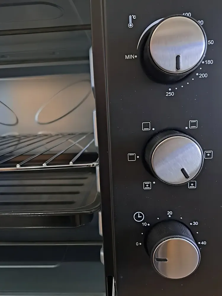 Horno Eléctrico Bonn 70L con Convección, Grill y 2 Anafes — imagen 2