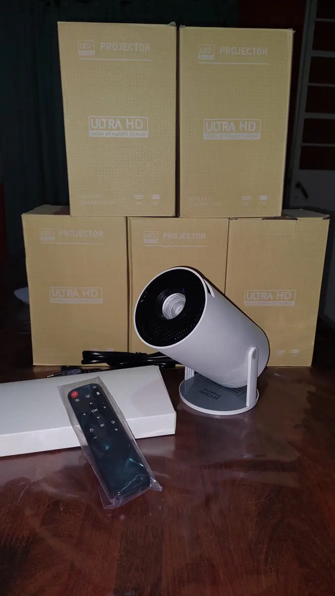 Proyector Portátil Long Xing Mini HY300 Android 11 Wi-Fi Bluetooth 4K Blanco — imagen 4