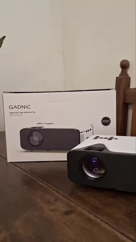 Proyector Portatil Gadnic P-3129 FHD Soporta 4K Bt Multi Conexion 5000 Lúmenes Control Remoto 40 a 150 — imagen 10