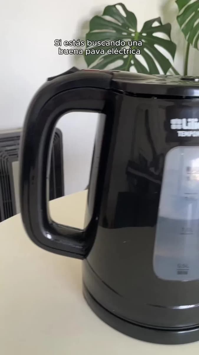 Pava Eléctrica Liliana Tempomate Ap175 - Capacidad 1.7 L Negro — imagen 2